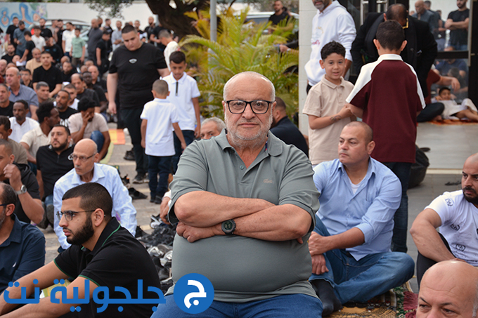 اهالي جلجولية يؤدون صلاة عيد الاضحى في ساحة مسجد الروضة في جلجولية 